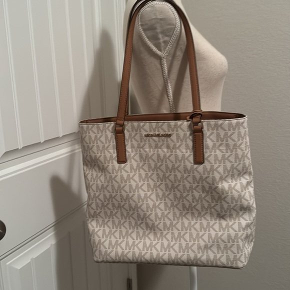 Michael Kors Tote and Matching Wallet - Picture 2 of 12